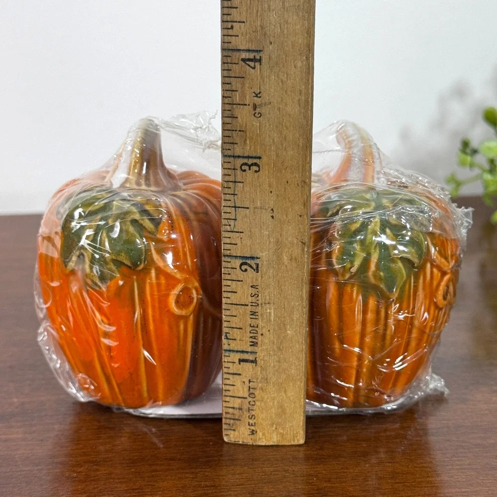 NEW Fall Novelty Ceramic Pumpkin Salt & Pepper Shaker Set
